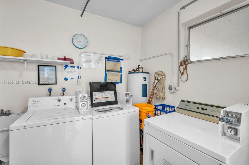 Image 23 of property listing at 500 S Luna Ct 7, Hollywood, FL 33021