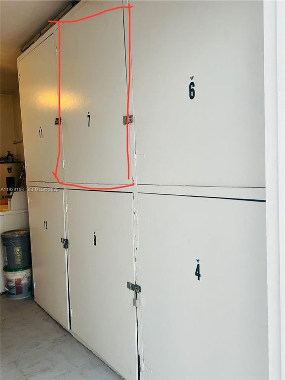 Image 24 of property listing at 500 S Luna Ct 7, Hollywood, FL 33021