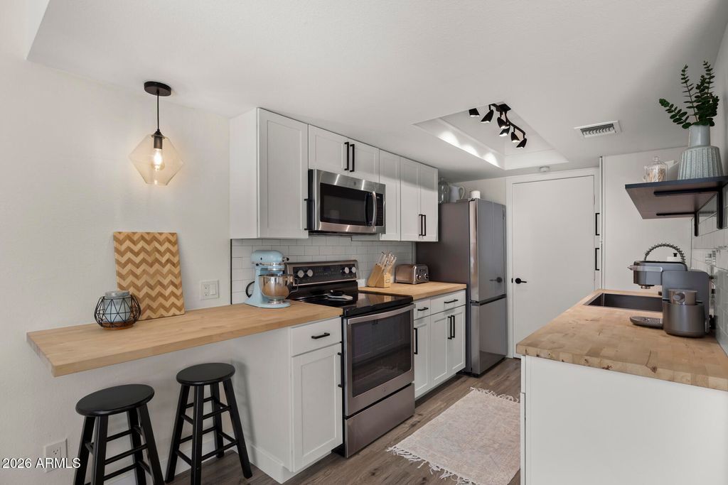 8580 E INDIAN SCHOOL Road E, Scottsdale, AZ 85251 — exterior