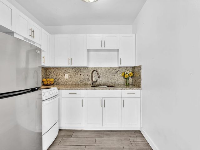 90 NE 19th Avenue 8, Deerfield Beach, FL 33441