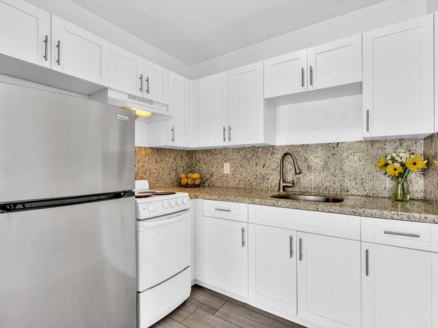 90 NE 19th Avenue 8, Deerfield Beach, FL 33441