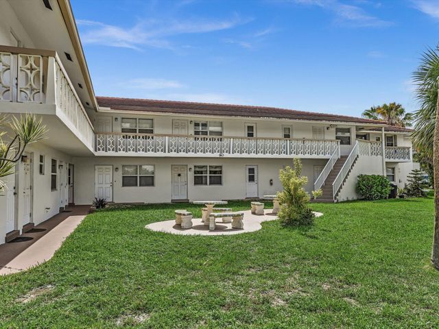 90 NE 19th Avenue 8, Deerfield Beach, FL 33441