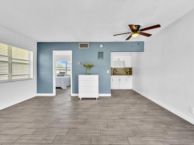 90 NE 19th Avenue 8, Deerfield Beach, FL 33441
