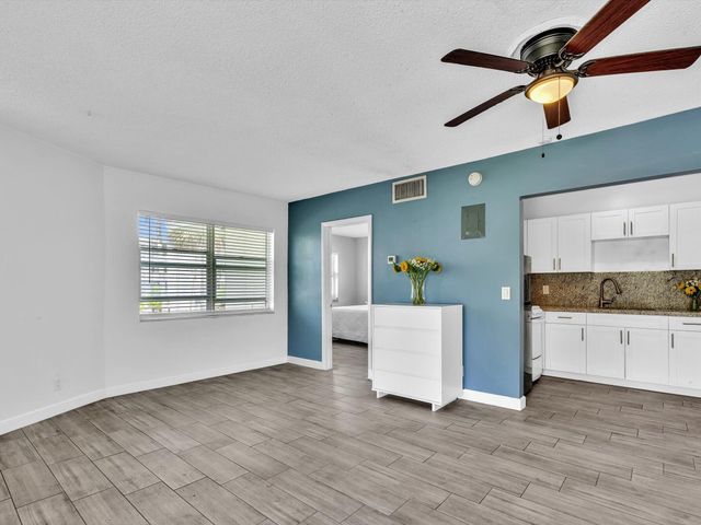 90 NE 19th Avenue 8, Deerfield Beach, FL 33441