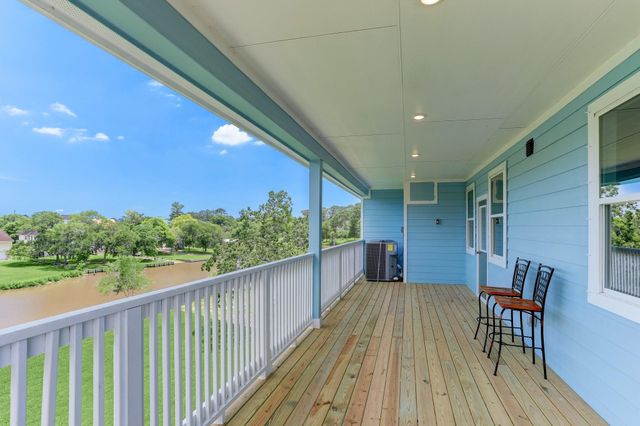 3921 Peacock Isle Drive, Dickinson, TX 77539