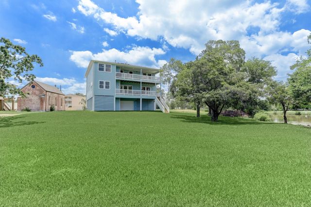 3921 Peacock Isle Drive, Dickinson, TX 77539