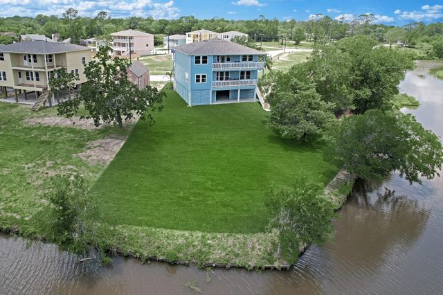3921 Peacock Isle Drive, Dickinson, TX 77539