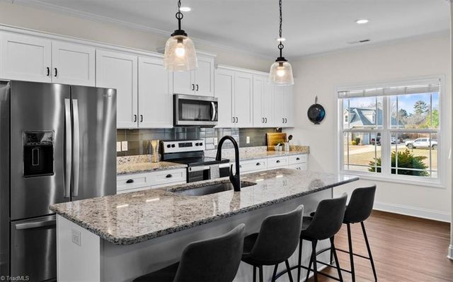 222 Fox Meadow Lane, Winston-salem, NC 27107