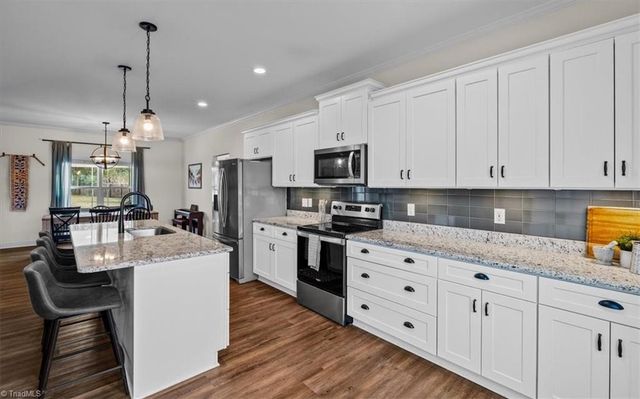 222 Fox Meadow Lane, Winston-salem, NC 27107