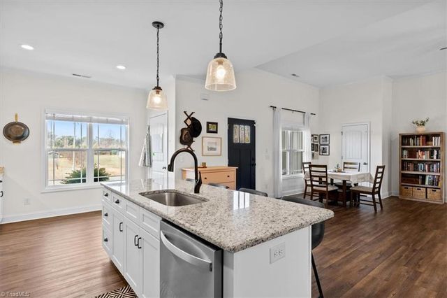 222 Fox Meadow Lane, Winston-salem, NC 27107