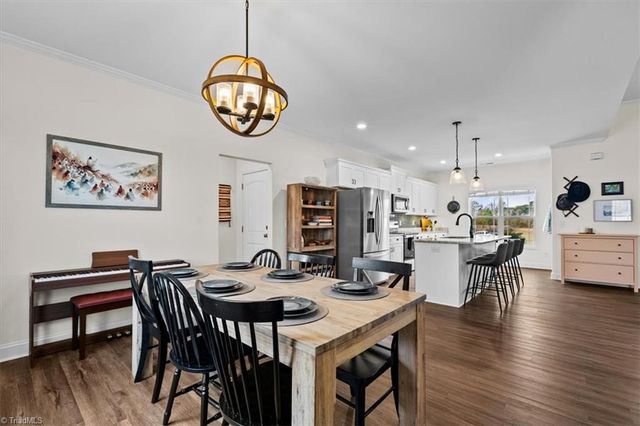 222 Fox Meadow Lane, Winston-salem, NC 27107