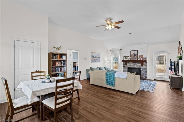 222 Fox Meadow Lane, Winston-salem, NC 27107