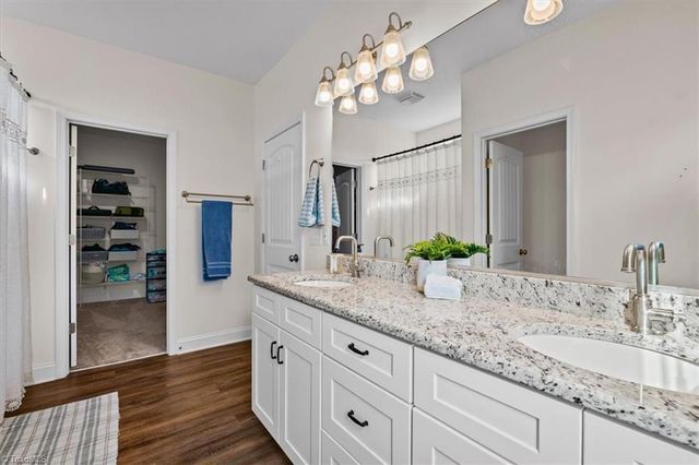 222 Fox Meadow Lane, Winston-salem, NC 27107