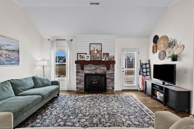 222 Fox Meadow Lane, Winston-salem, NC 27107