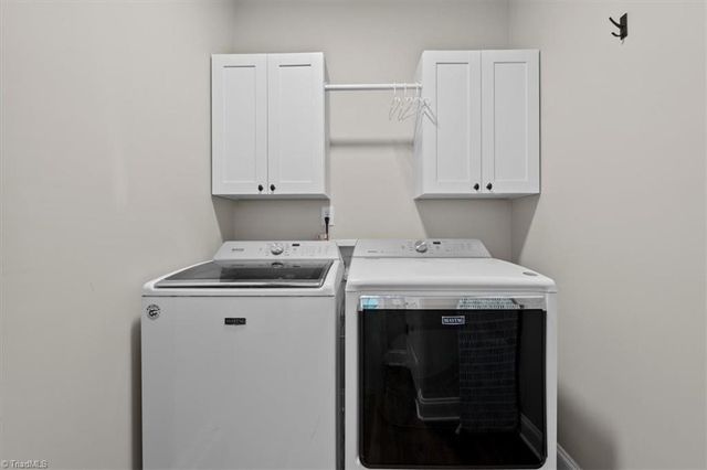 222 Fox Meadow Lane, Winston-salem, NC 27107