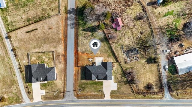 222 Fox Meadow Lane, Winston-salem, NC 27107