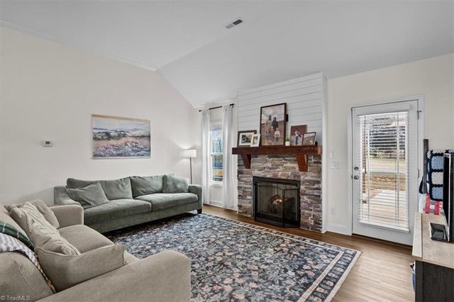 222 Fox Meadow Lane, Winston-salem, NC 27107