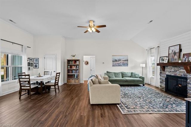 222 Fox Meadow Lane, Winston-salem, NC 27107