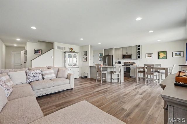 130 Baycrest Court, St Charles, MO 63301