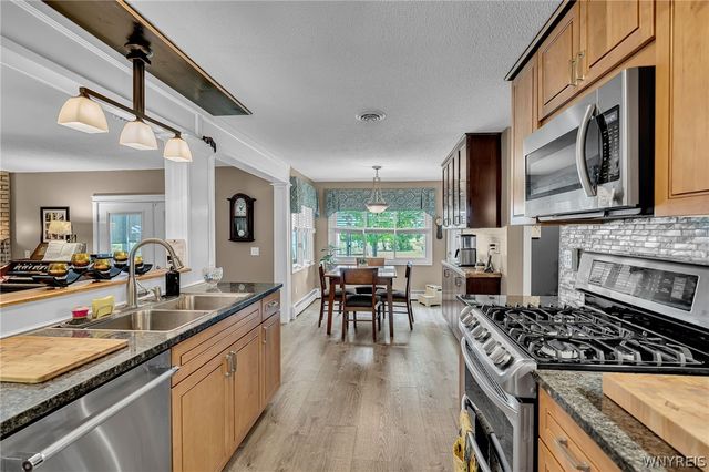 6151 Clarence Lane North, Clarence, NY 14051