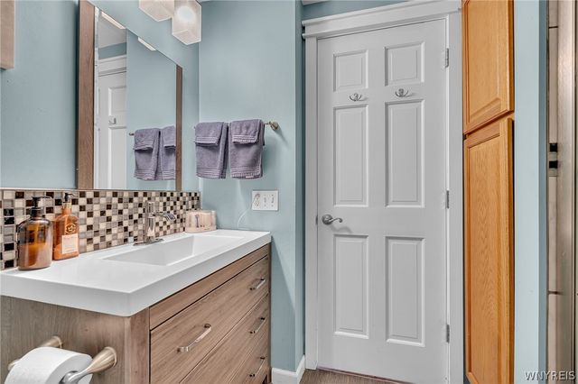 6151 Clarence Lane North, Clarence, NY 14051