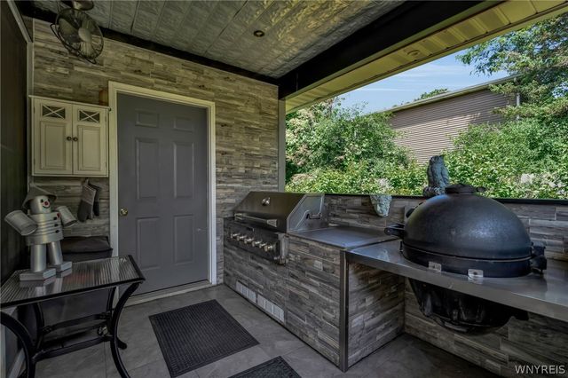 6151 Clarence Lane North, Clarence, NY 14051