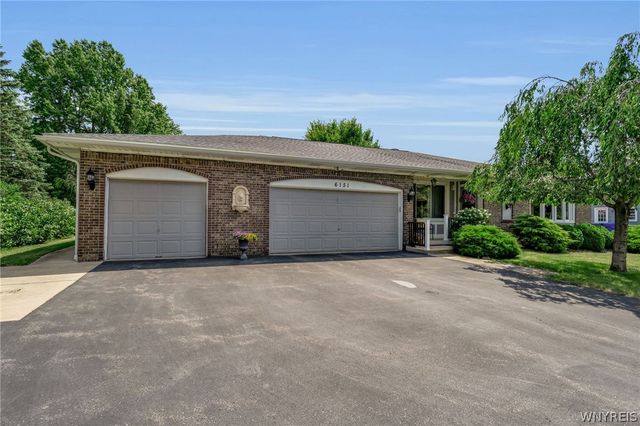 6151 Clarence Lane North, Clarence, NY 14051