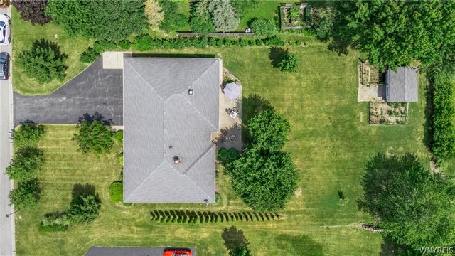 6151 Clarence Lane North, Clarence, NY 14051