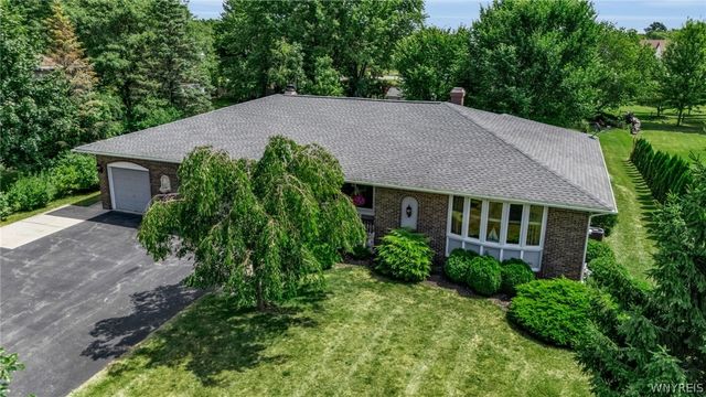 6151 Clarence Lane North, Clarence, NY 14051