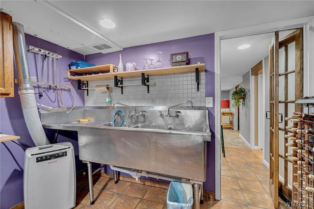 6151 Clarence Lane North, Clarence, NY 14051
