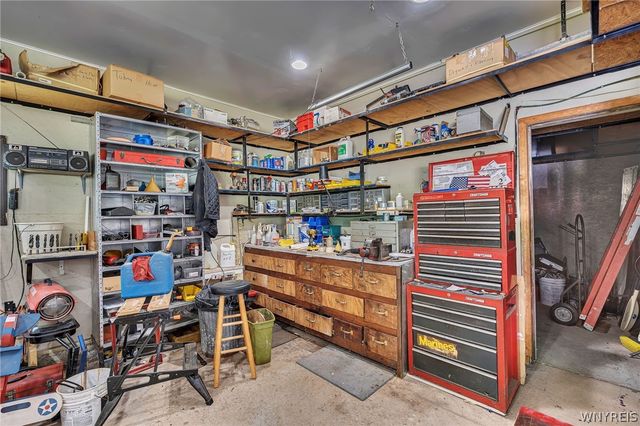 6151 Clarence Lane North, Clarence, NY 14051
