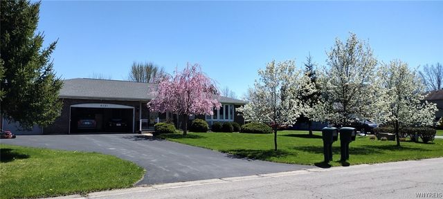 6151 Clarence Lane North, Clarence, NY 14051