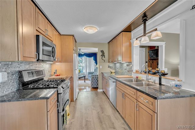6151 Clarence Lane North, Clarence, NY 14051