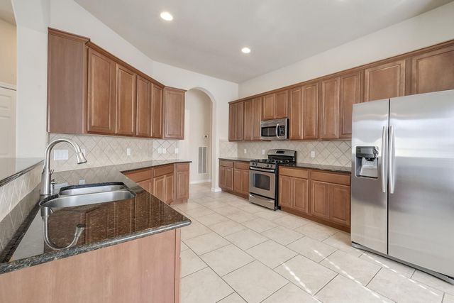 22 Powers Bend Way, The Woodlands, TX 77382
