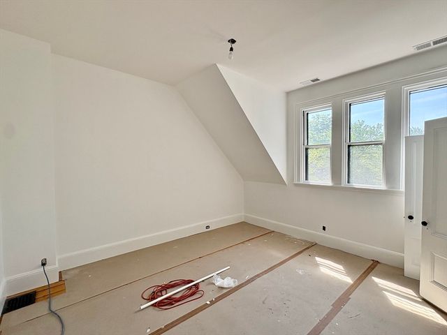 33 Brewster 33, Cambridge, MA 02138