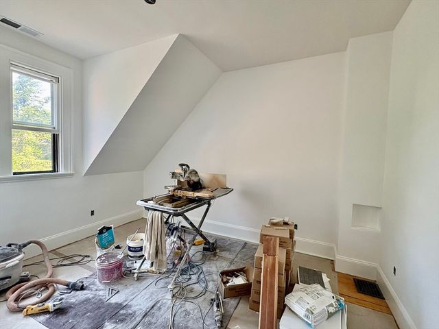 33 Brewster 33, Cambridge, MA 02138