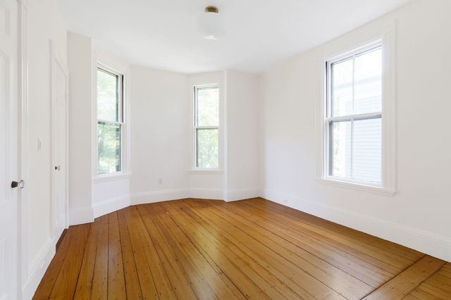 33 Brewster 33, Cambridge, MA 02138