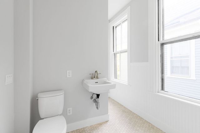 33 Brewster 33, Cambridge, MA 02138