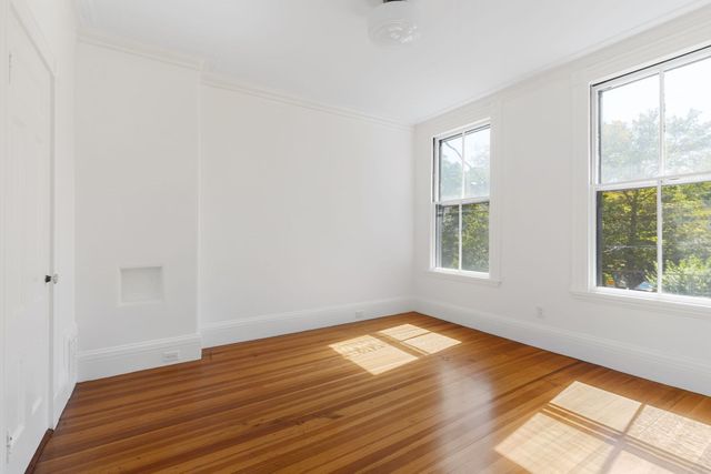 33 Brewster 33, Cambridge, MA 02138