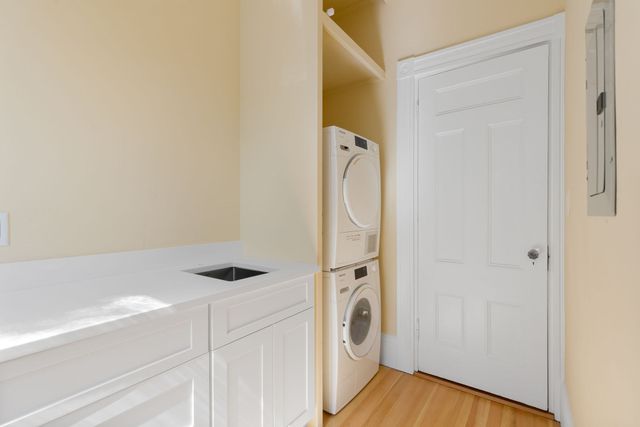 33 Brewster 33, Cambridge, MA 02138