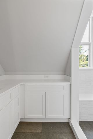 33 Brewster 33, Cambridge, MA 02138
