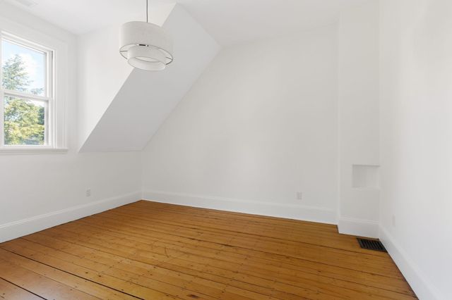 33 Brewster 33, Cambridge, MA 02138