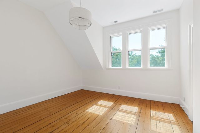 33 Brewster 33, Cambridge, MA 02138