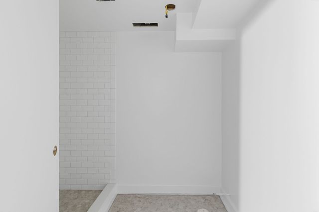 33 Brewster 33, Cambridge, MA 02138