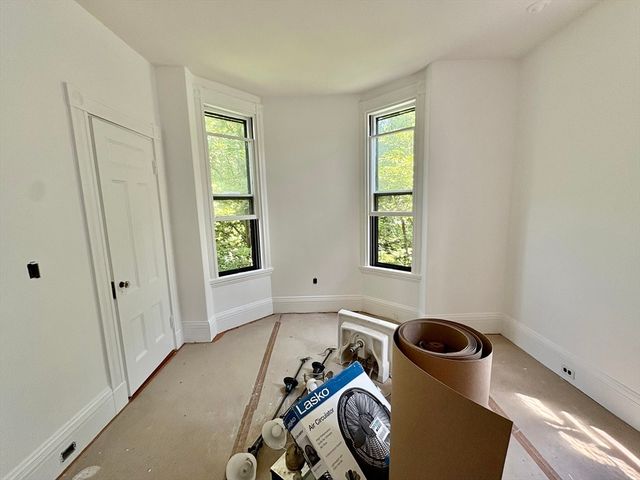 33 Brewster 33, Cambridge, MA 02138