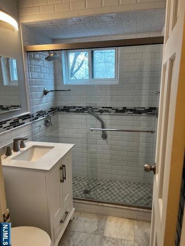 2215 Grand Avenue 11, North Bergen, NJ 07047