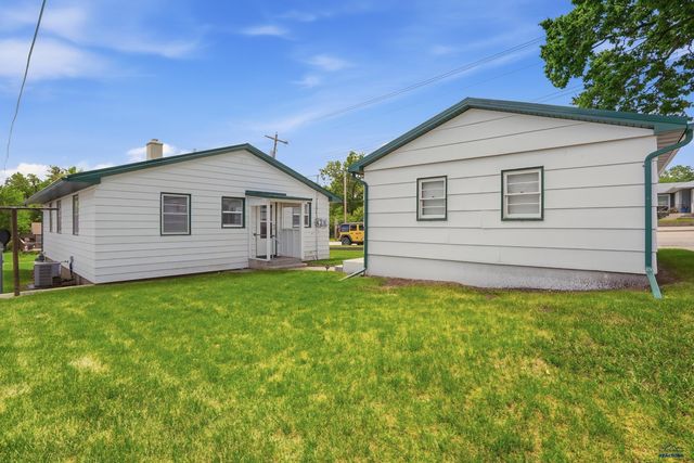 1443 WILLARD ST, Sturgis, SD 57785