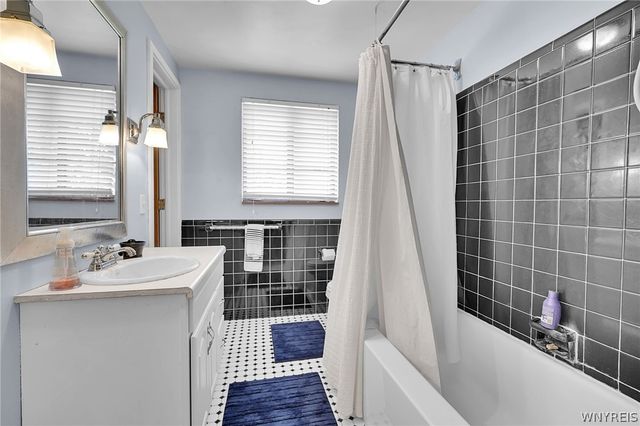 34 Audley End, Amherst, NY 14226
