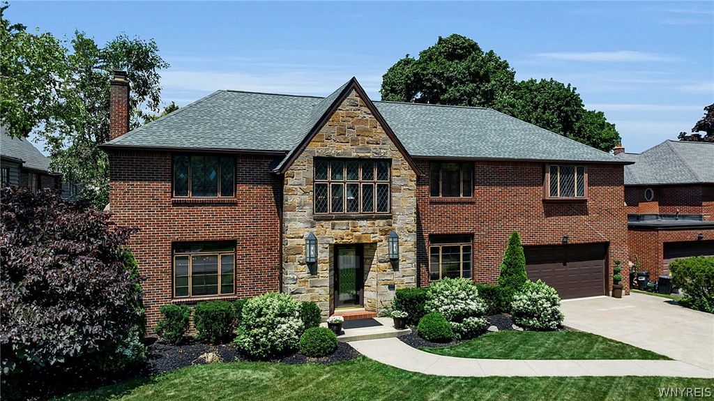 34 Audley End, Amherst, NY 14226