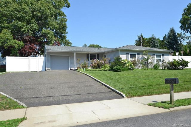 77 S Bicycle Path, Selden, NY 11784